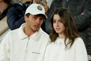 pg电子中国官网-支持谁？太阳报盘点欧冠决赛太太团：K77妻子、内维斯女友...