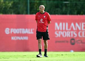 pg电子中国官网-米体：阿莱格里安排莱奥客串踢中锋，米兰防守时541进攻时442阵型