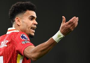 记者:拜仁将在几小时内为迪亚斯提交新报价,约7000万欧+奖金