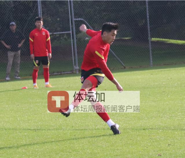 戴伟浚:职业球员要适应教练变更 更喜欢新位置