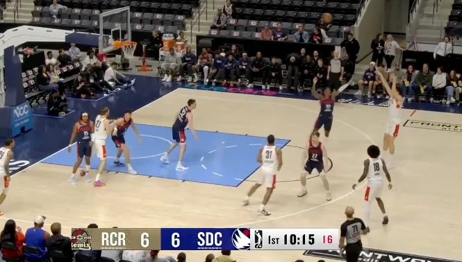 免费pg电子试玩游戏-杨瀚森开局篮下连续两攻打进，随后空位三分再投进连拿7分